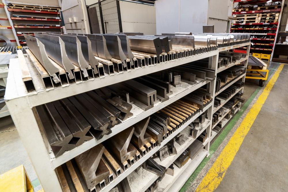 Universal Press Brake Adapters: Where Compatibility Ends and Risk Begins - COVO press brake tooling reference